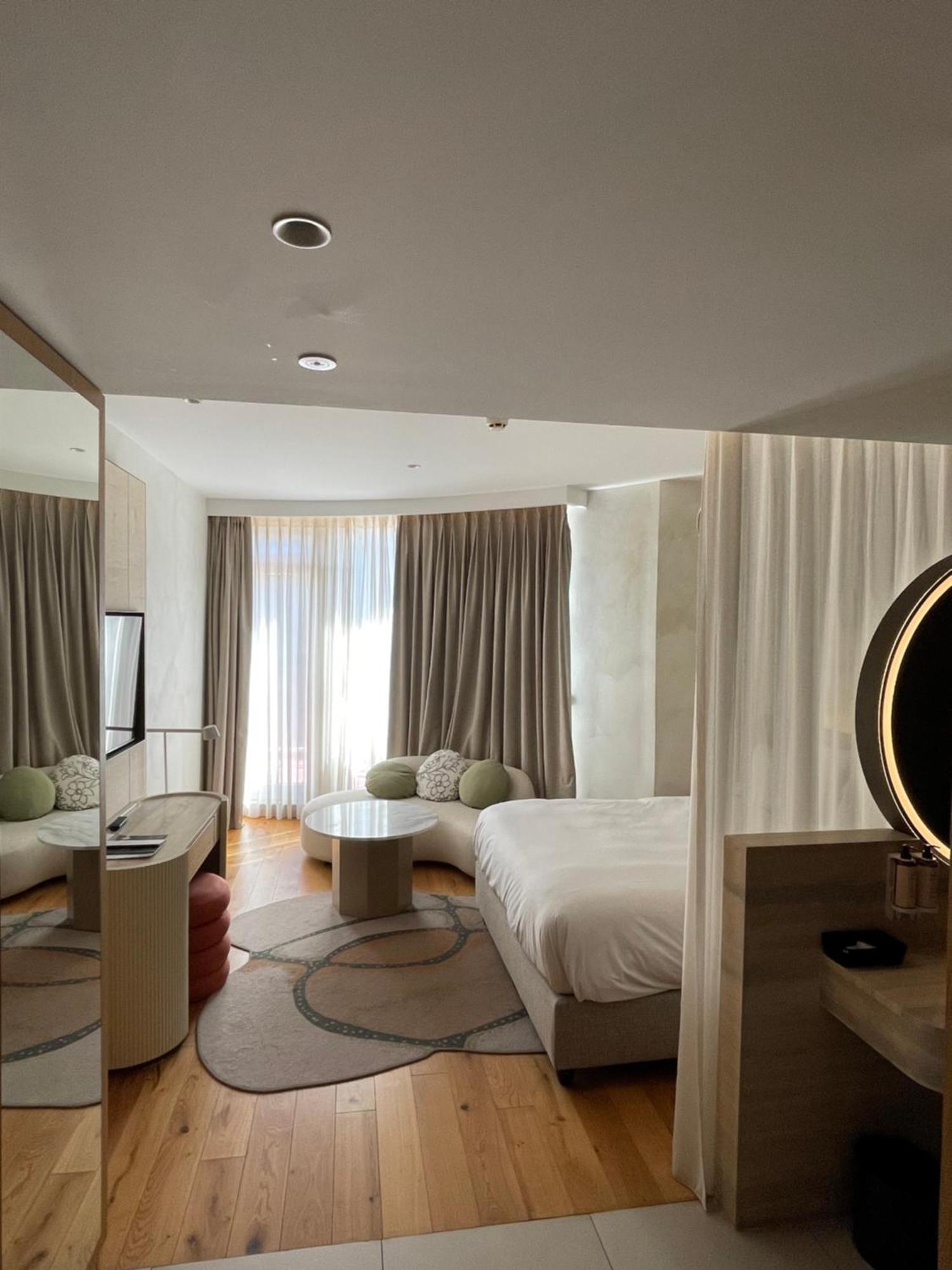 Maison Sofia - Mgallery Bagian luar foto A room at the hotel