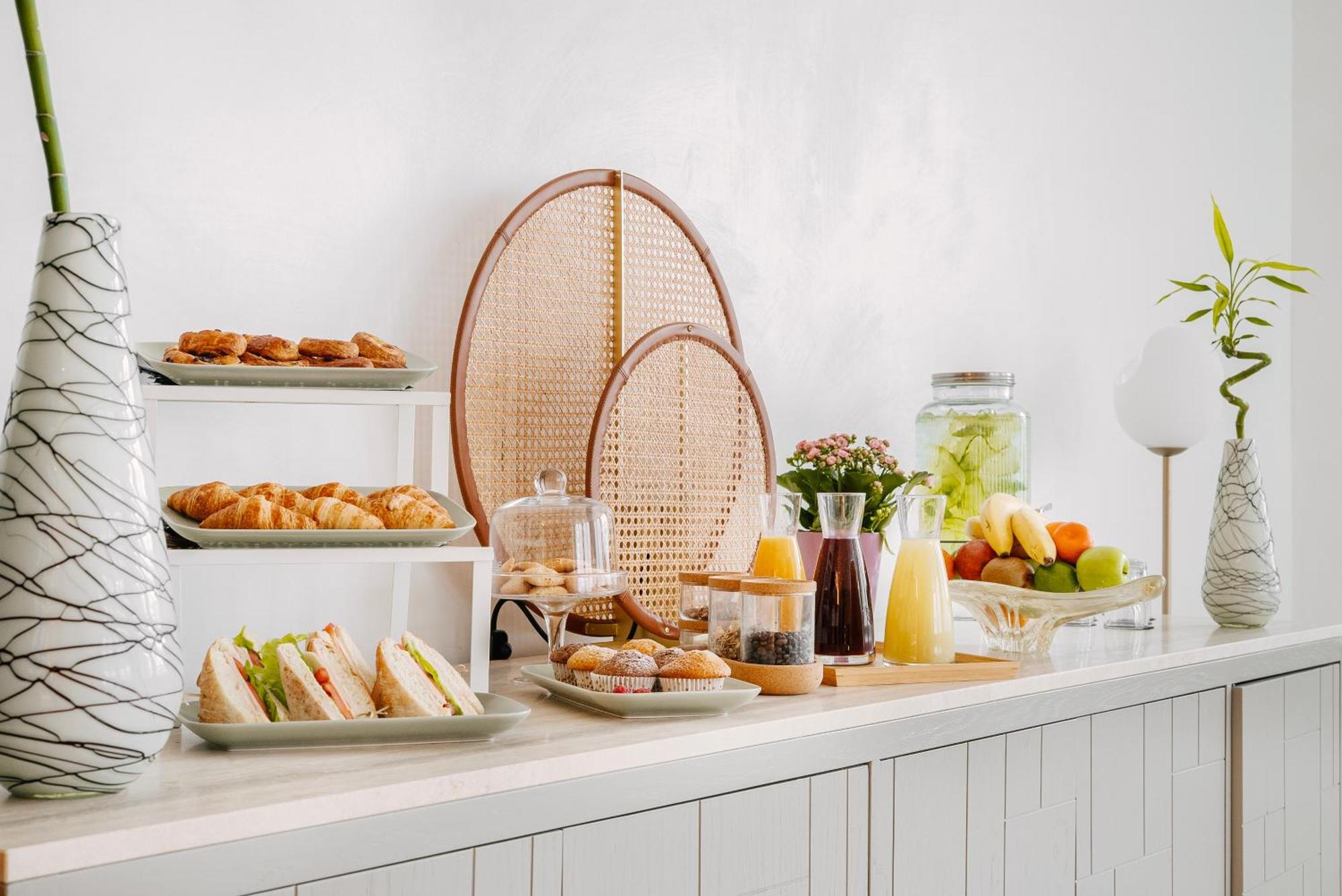 Maison Sofia - Mgallery Bagian luar foto A buffet
